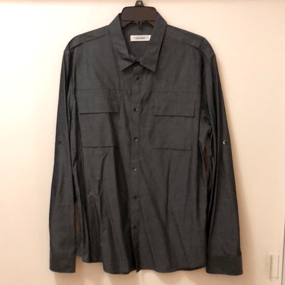 Vintage Calvin Klein Men’s Large Grey dress shirt. 100% Cotton. Mint condition!